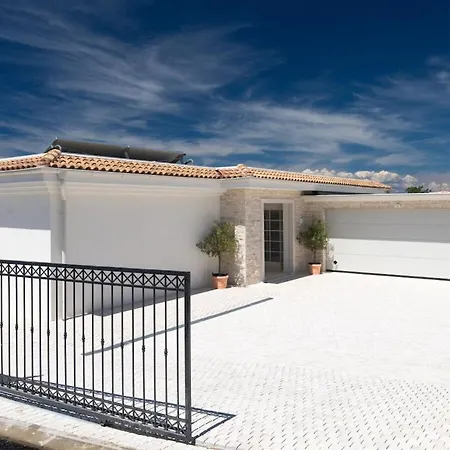 Villa In With Swimming Pool