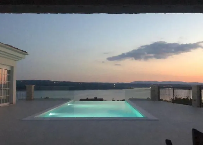 In With Swimming Pool