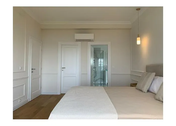 In With Swimming Pool Villa *