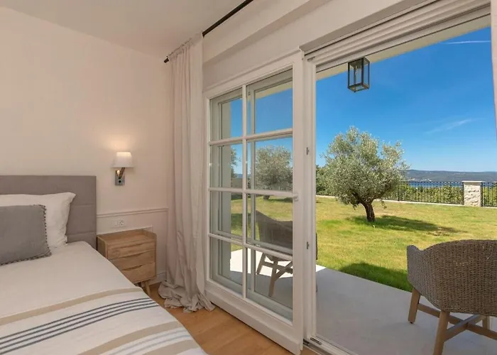 Villa In With Swimming Pool Crikvenica