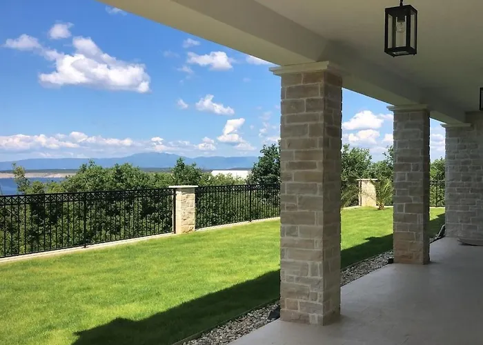 In With Swimming Pool Villa *