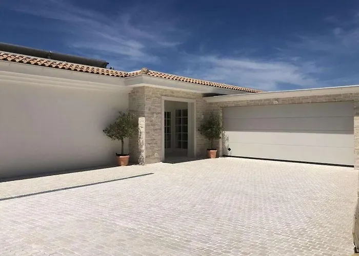 In With Swimming Pool Villa