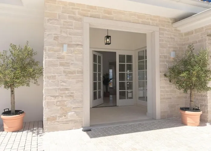 Villa In With Swimming Pool *
